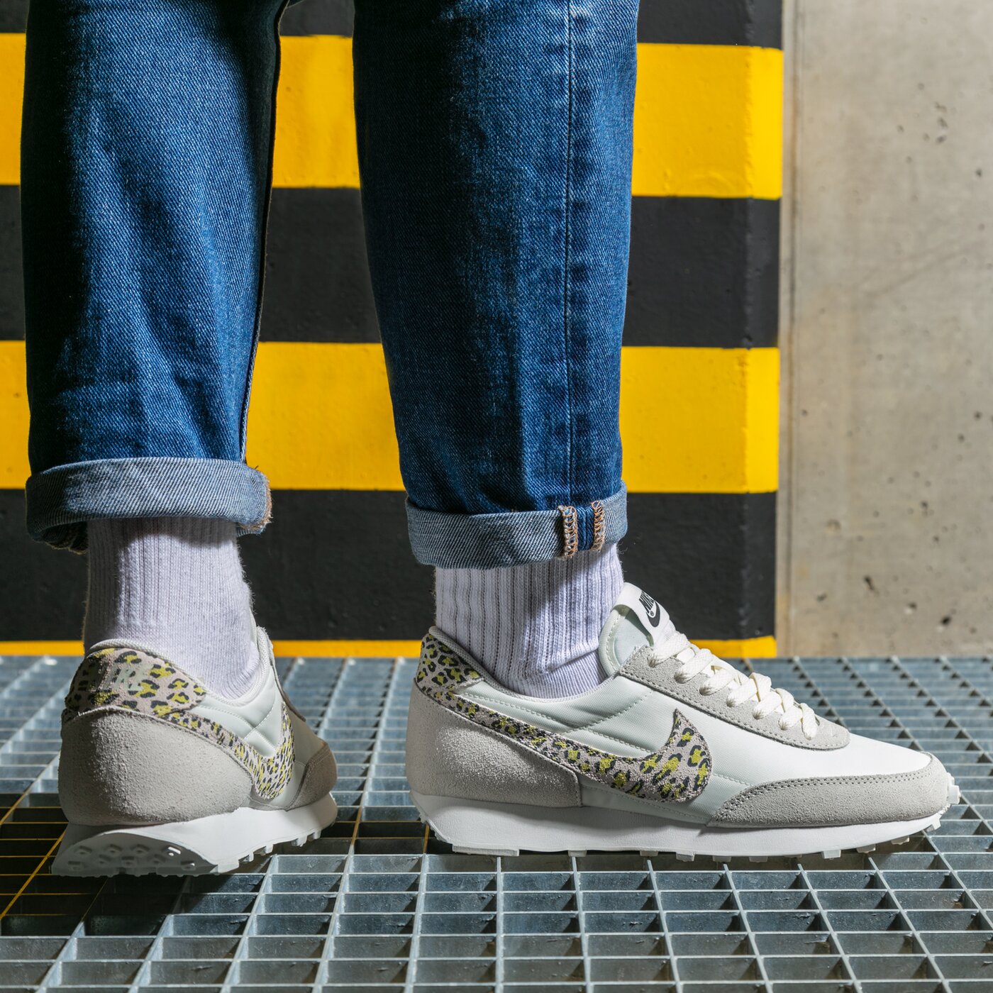 Дамски маратонки NIKE DBREAK SE dm3346-100 цвят бежов