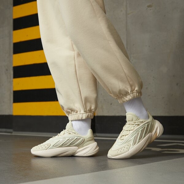 Дамски маратонки ADIDAS OZELIA W gw6808 цвят бежов
