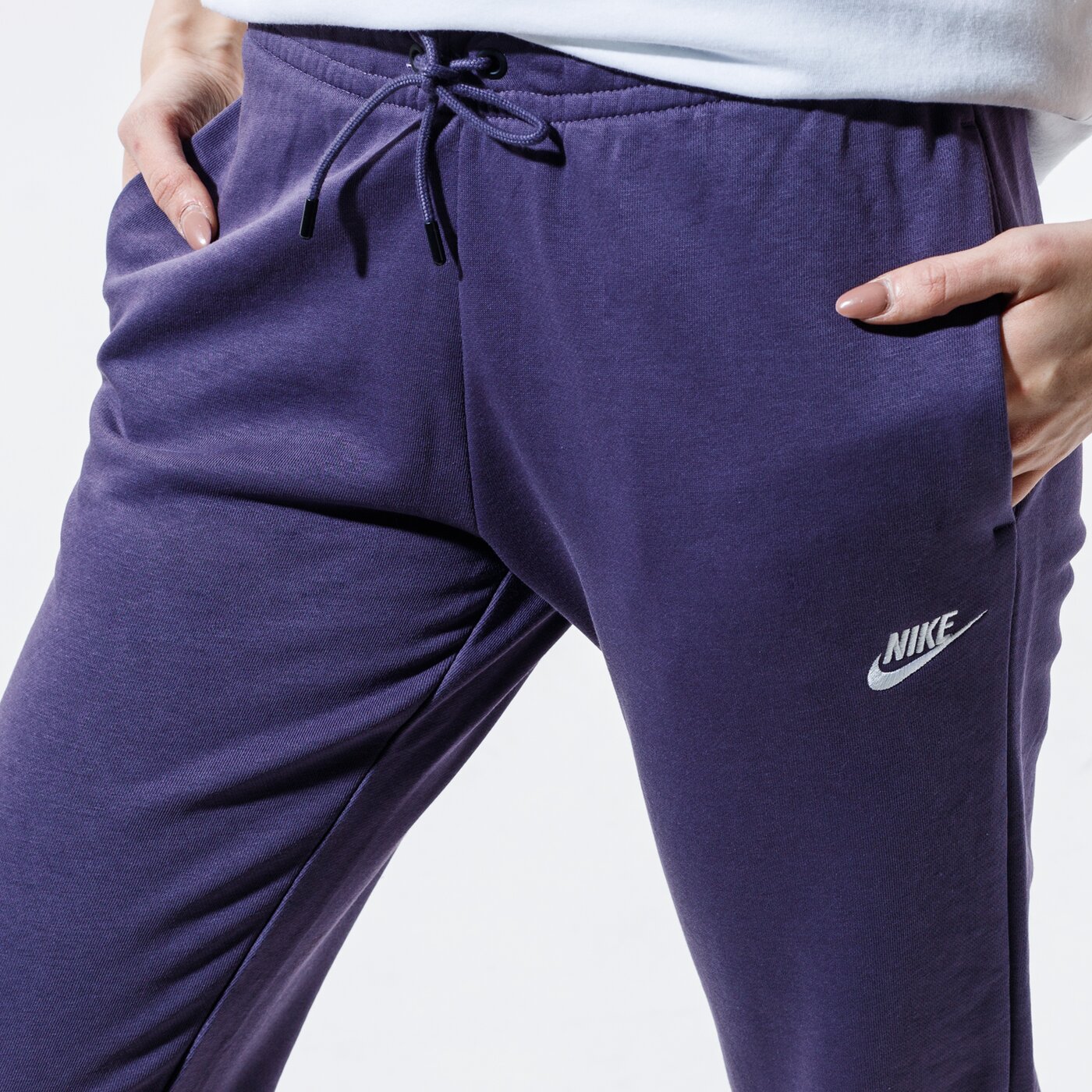 Дамски панталони NIKE ПАНТАЛОНИ SPORTSWEAR ESSENTIAL bv4095-574 цвят виолетов