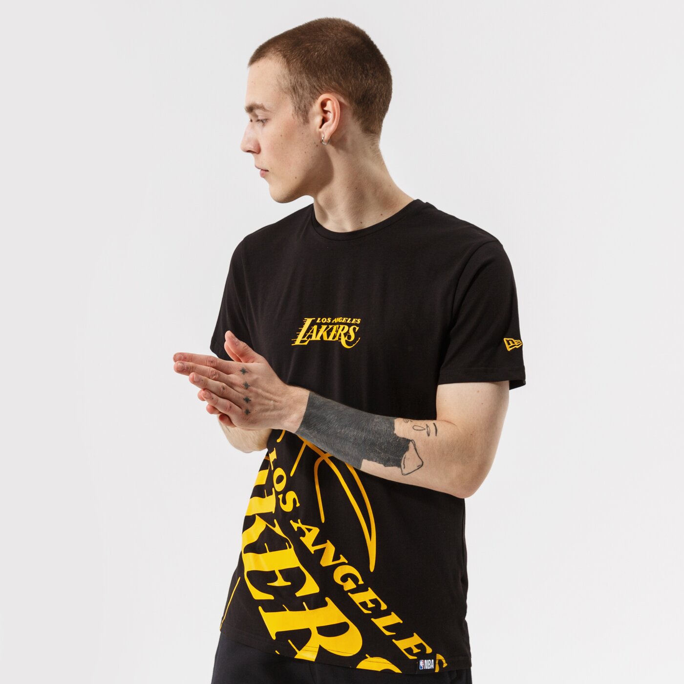 Мъжка тениска NEW ERA ТЕНИСКА NBA ENLARGED LOGO TEE LOSLAK BLK 12827219 цвят черен