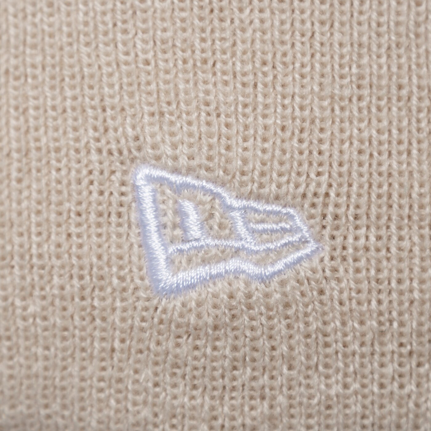 Дамска зимна шапка NEW ERA ЗИМНА ШАПКА WMNS POP BEANIE NYY STN NEW YORK YANKEES 60184681 цвят бежов