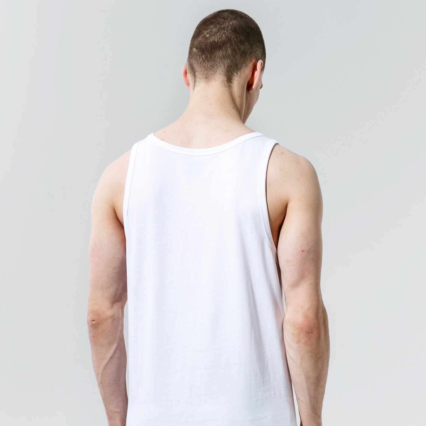 Мъжка тениска VANS ПОТНИК VANS CLASSIC ПОТНИК vn000y8vzdf1 цвят бял