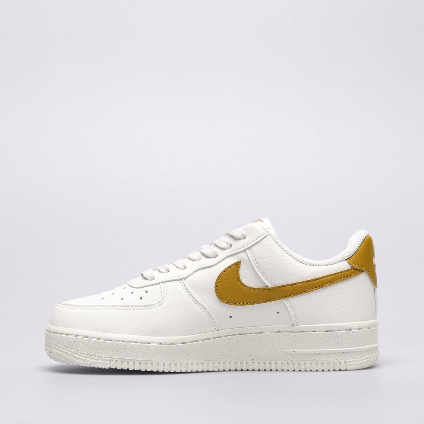Дамски маратонки NIKE W AIR FORCE 1 '07 NEXT NATURE dv3808-101 цвят бял