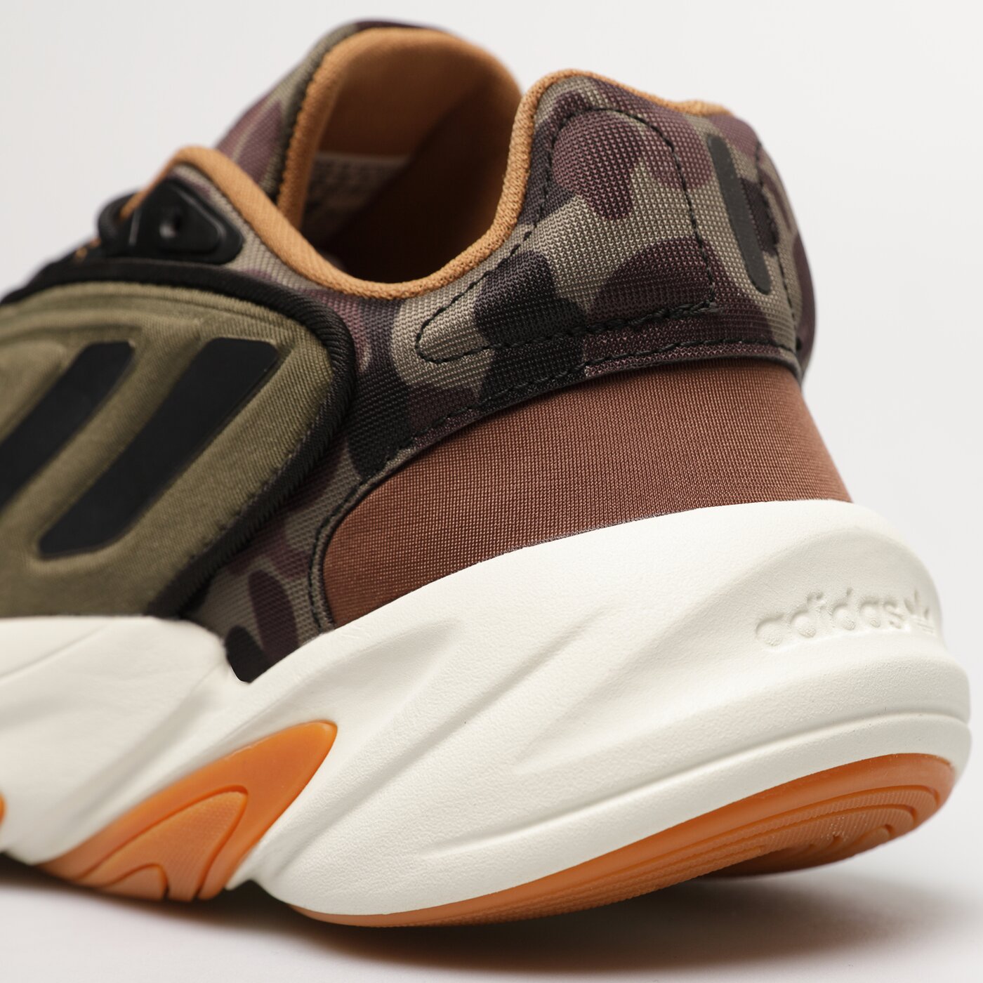 Мъжки маратонки ADIDAS OZELIA  hp2857 цвят зелен