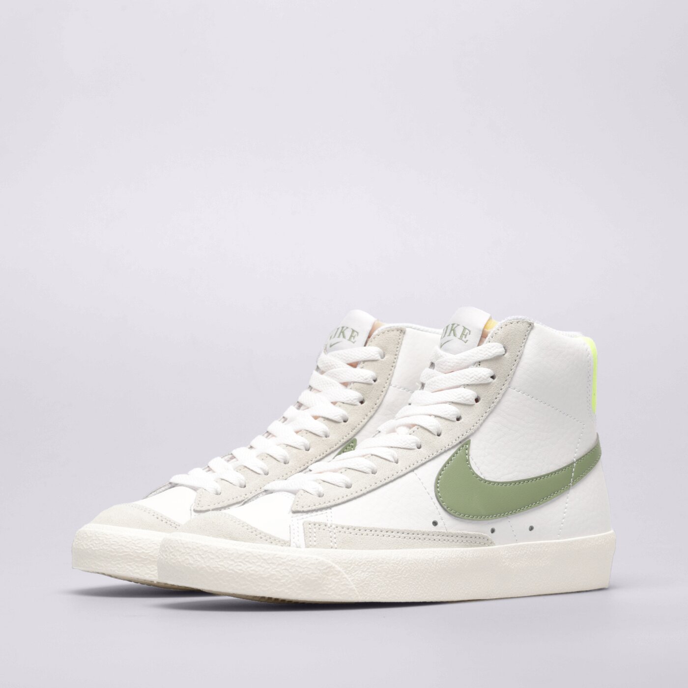 Дамски маратонки NIKE WMNS BLAZER MID '77  fj4740-100 цвят бял