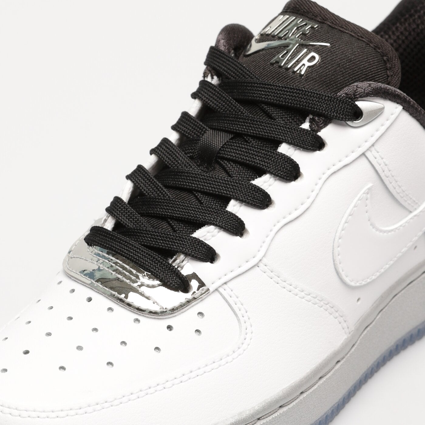 Дамски маратонки NIKE WMNS AIR FORCE 1 '07 SE dx6764-100 цвят бял
