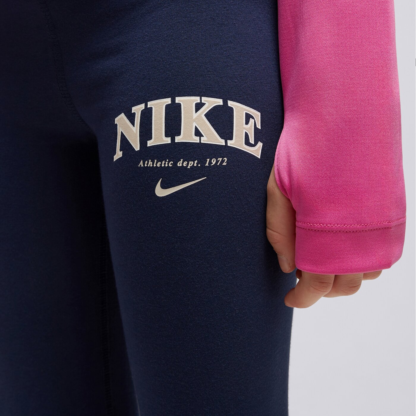 Детски панталони NIKE ПАНТАЛОНИ (G)TREND FAV HW LEG NY/CR PANTS fd0889-410 цвят тъмносин