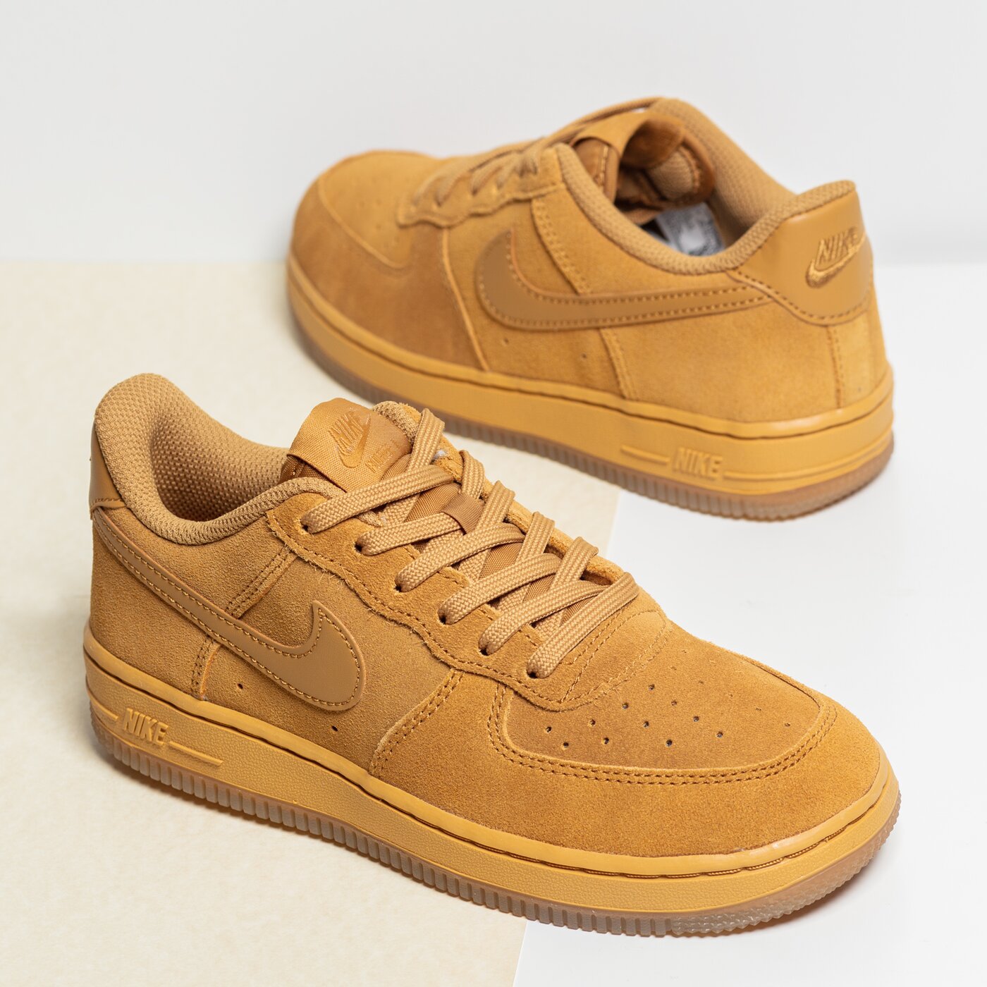 Детски маратонки NIKE AIR FORCE 1 LV8 3  bq5486-700 цвят кафяв