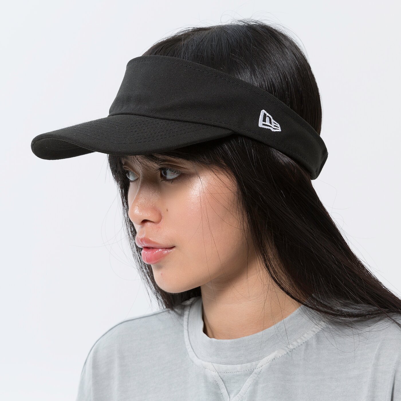 Дамска шапка с козирка NEW ERA ШАПКА WMNS ESS VISOR BLK NEW ERA BLK 60222263 цвят черен