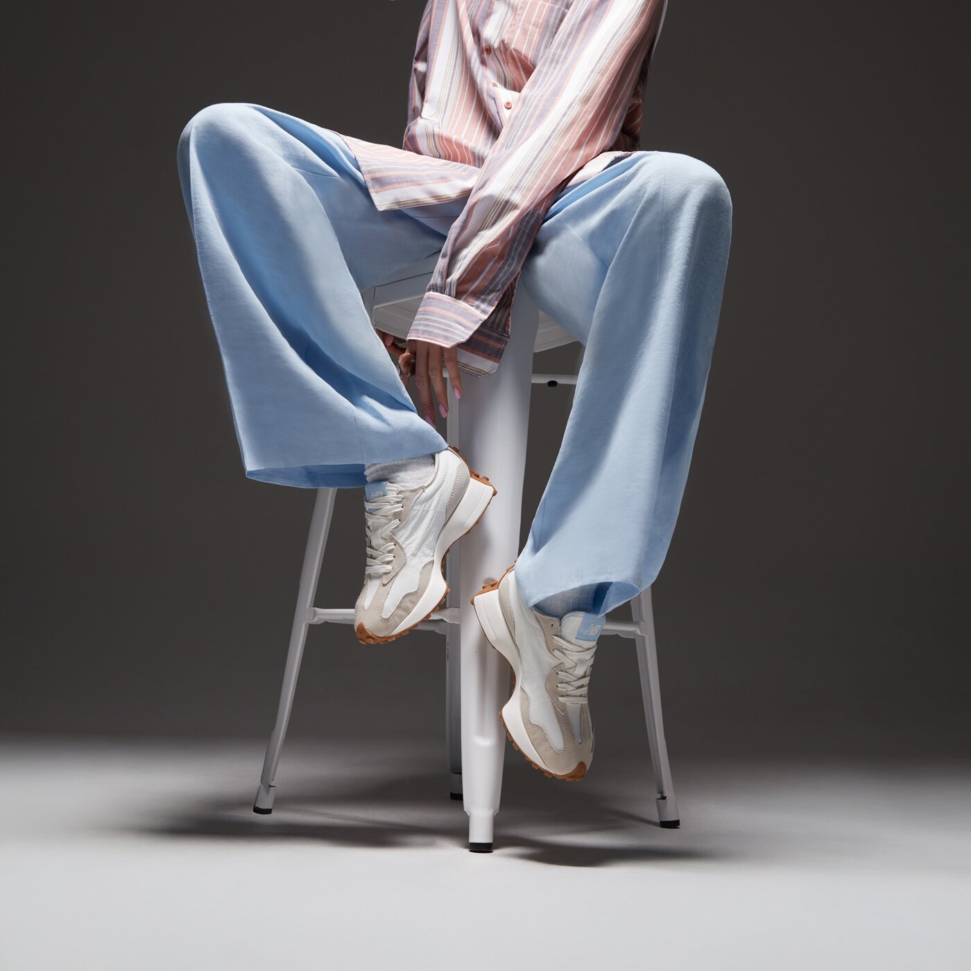 Дамски маратонки NEW BALANCE 327  ws327fta цвят бежов