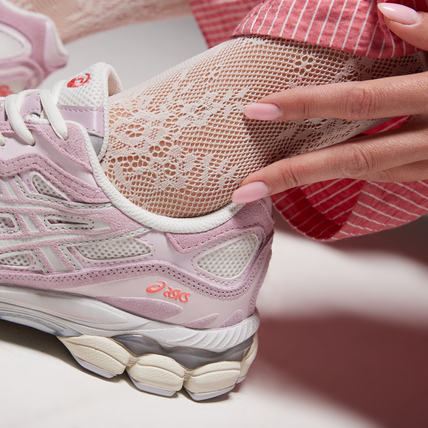 Дамски маратонки ASICS GEL-NYC 1203a383-106 цвят розов