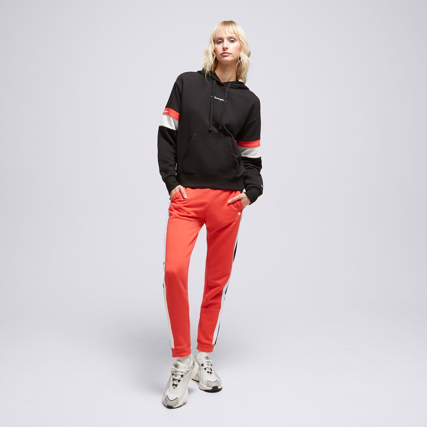 Дамски суичър CHAMPION СУИТЧЪР С КАЧУЛКА HOODED SWEATSHIRT 116222kk001 цвят черен