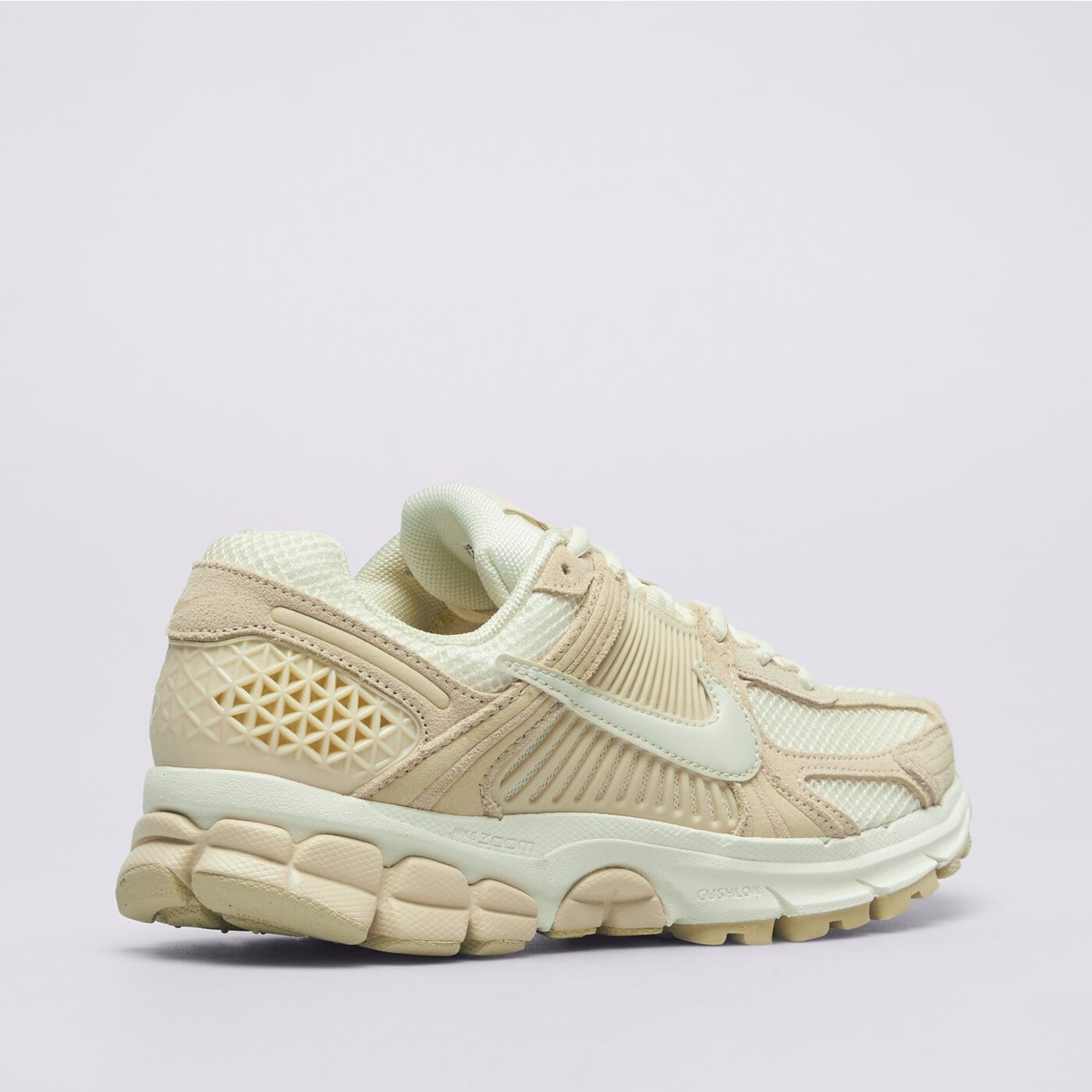 Дамски маратонки NIKE W ZOOM VOMERO 5 hq0458-200 цвят бежов