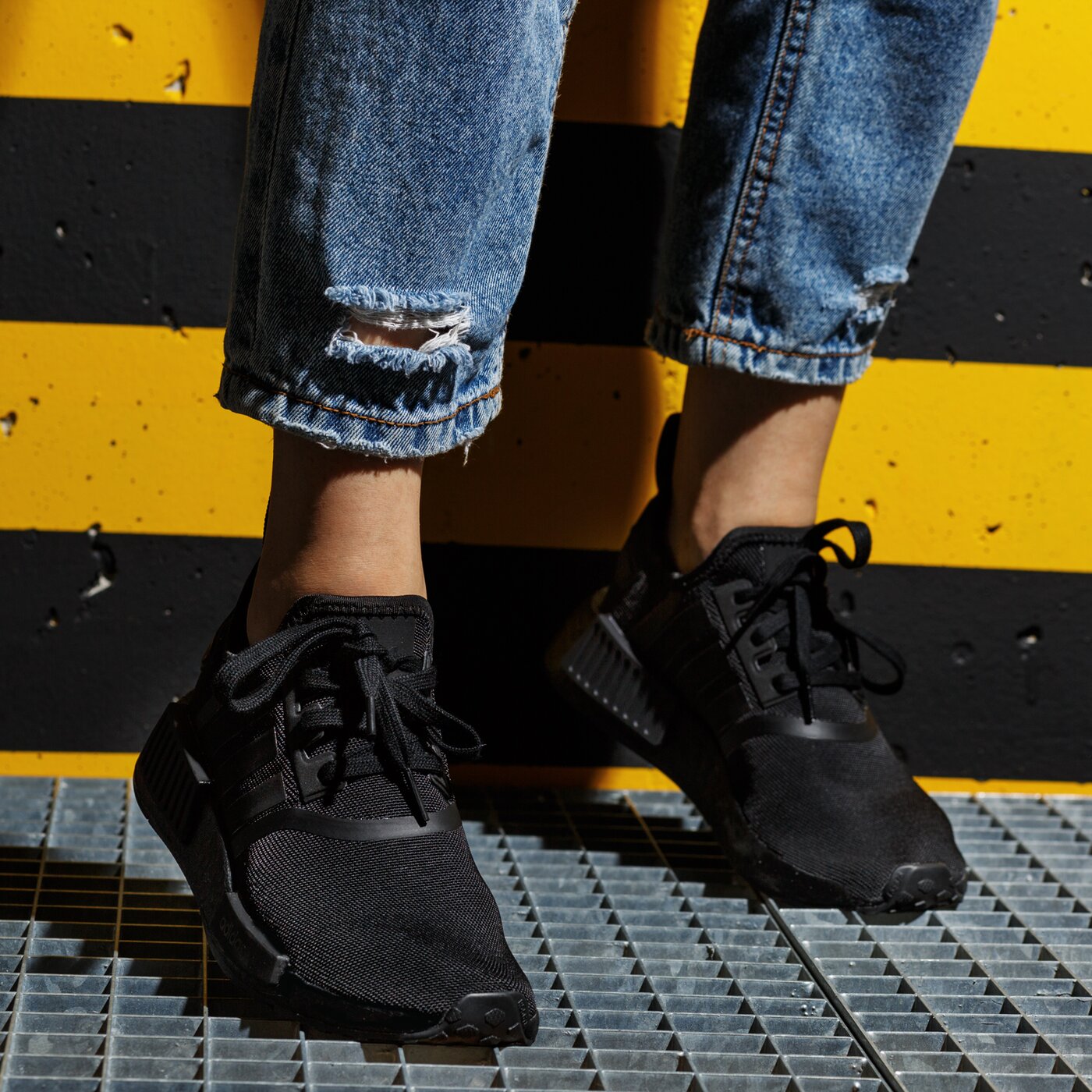 Детски маратонки ADIDAS NMD_R1J h03994 цвят черен