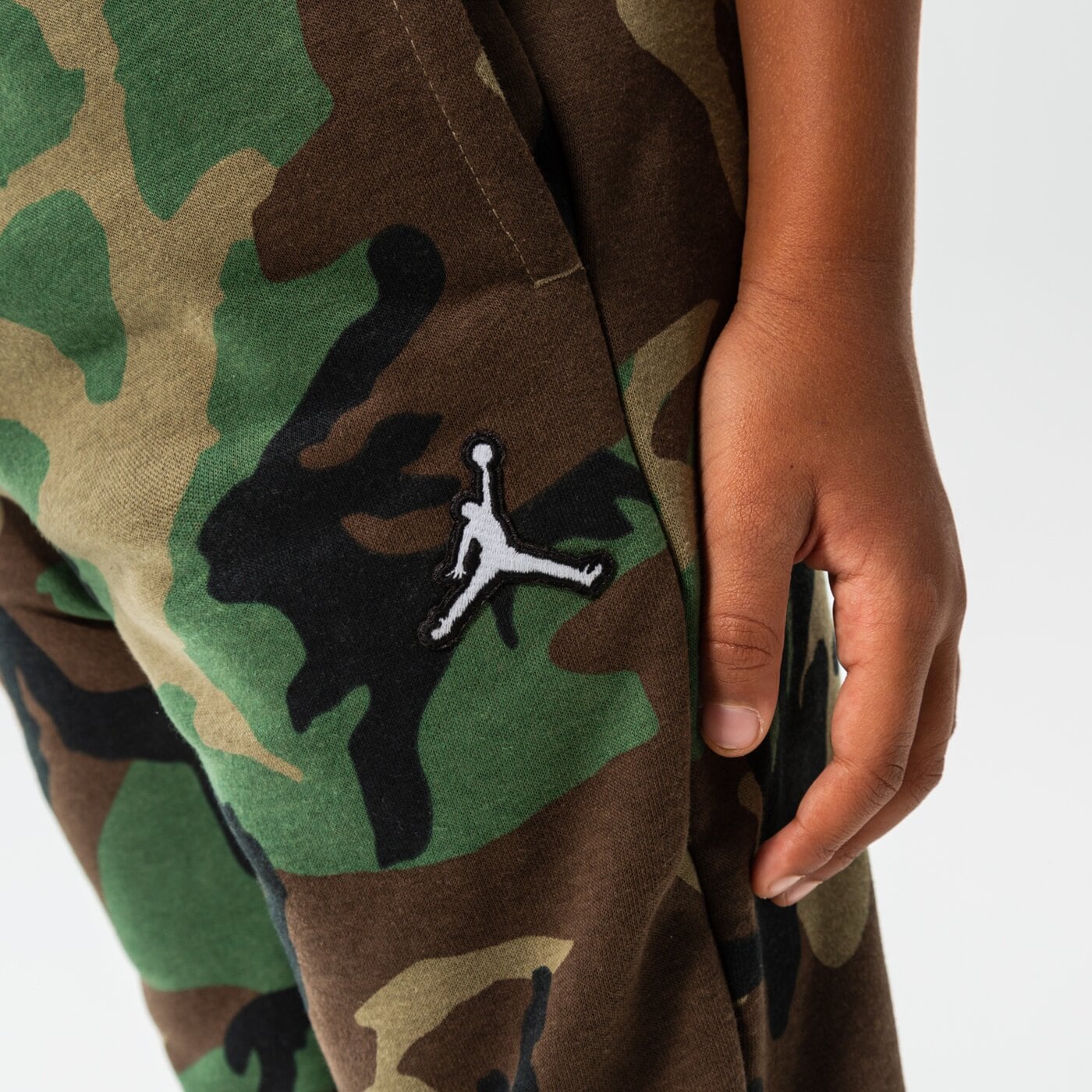 Детски панталони JORDAN ПАНТАЛОНИ ESSENTIALS CAMO PANTS BOY 95a718-e4f цвят каки