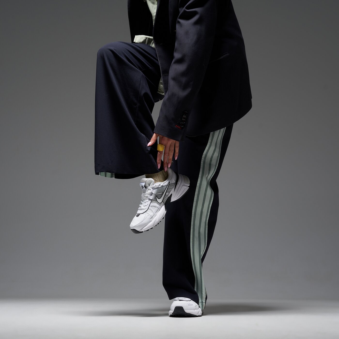 Дамски маратонки NIKE W V2K RUN  hf5342-100 цвят бял