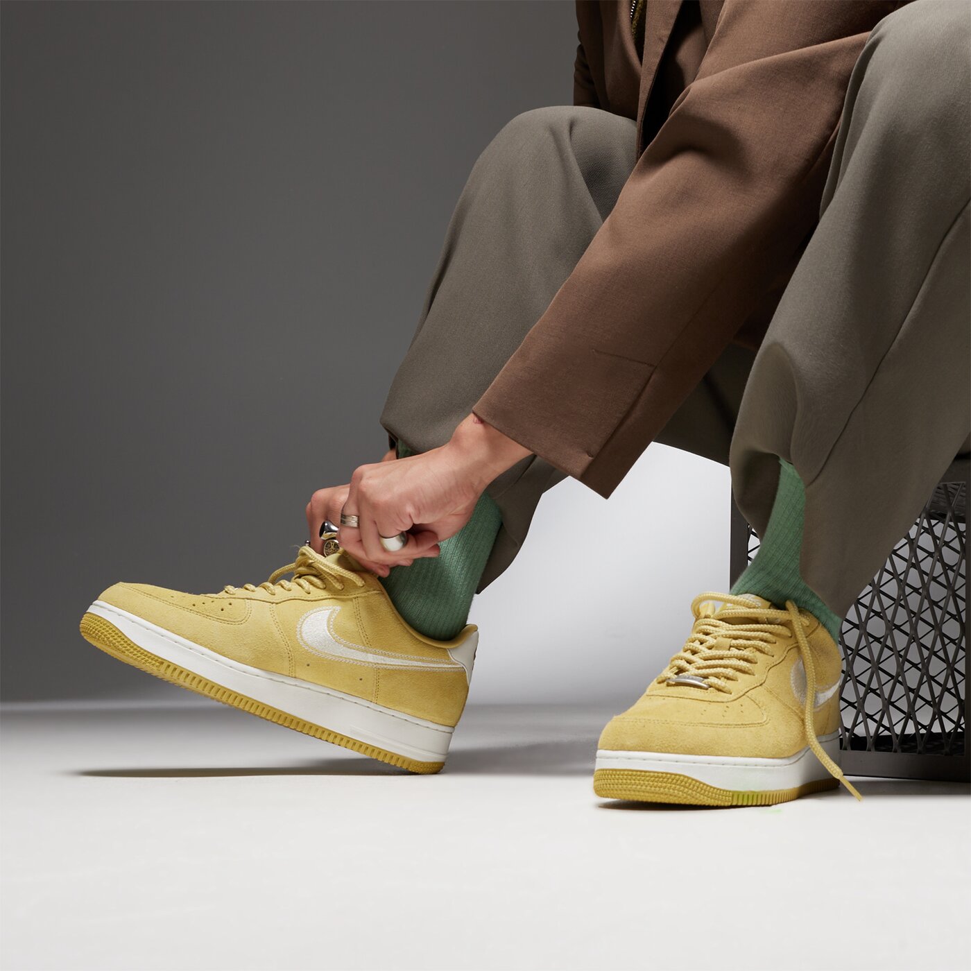 Мъжки маратонки NIKE AIR FORCE 1 '07 LV8 hj4465-700 цвят бежов