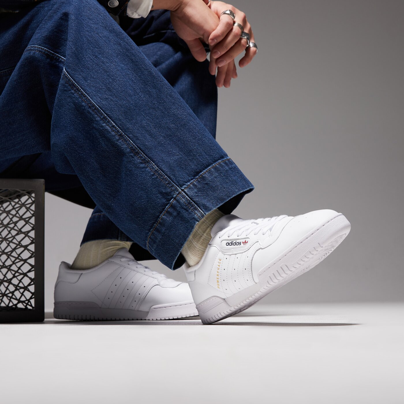 Мъжки маратонки ADIDAS POWERPHASE jh5481 цвят бял