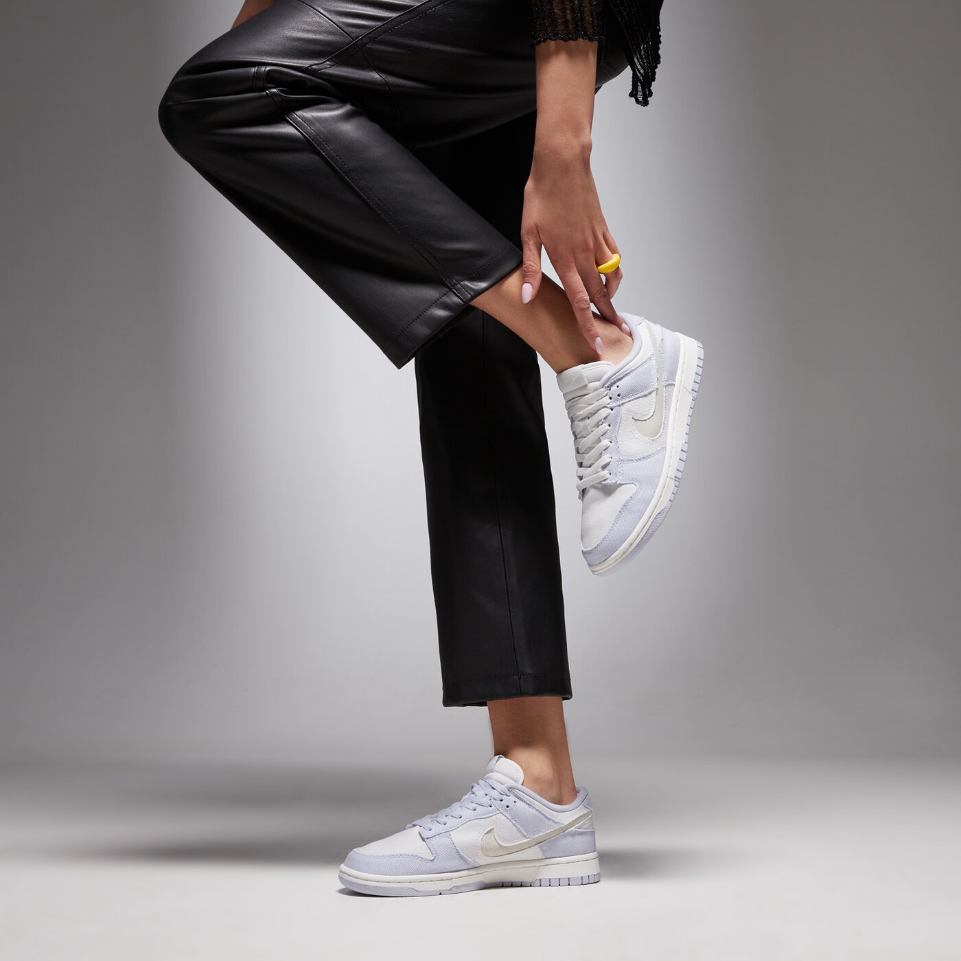 Дамски маратонки NIKE W DUNK LOW hf1985-001 цвят сив