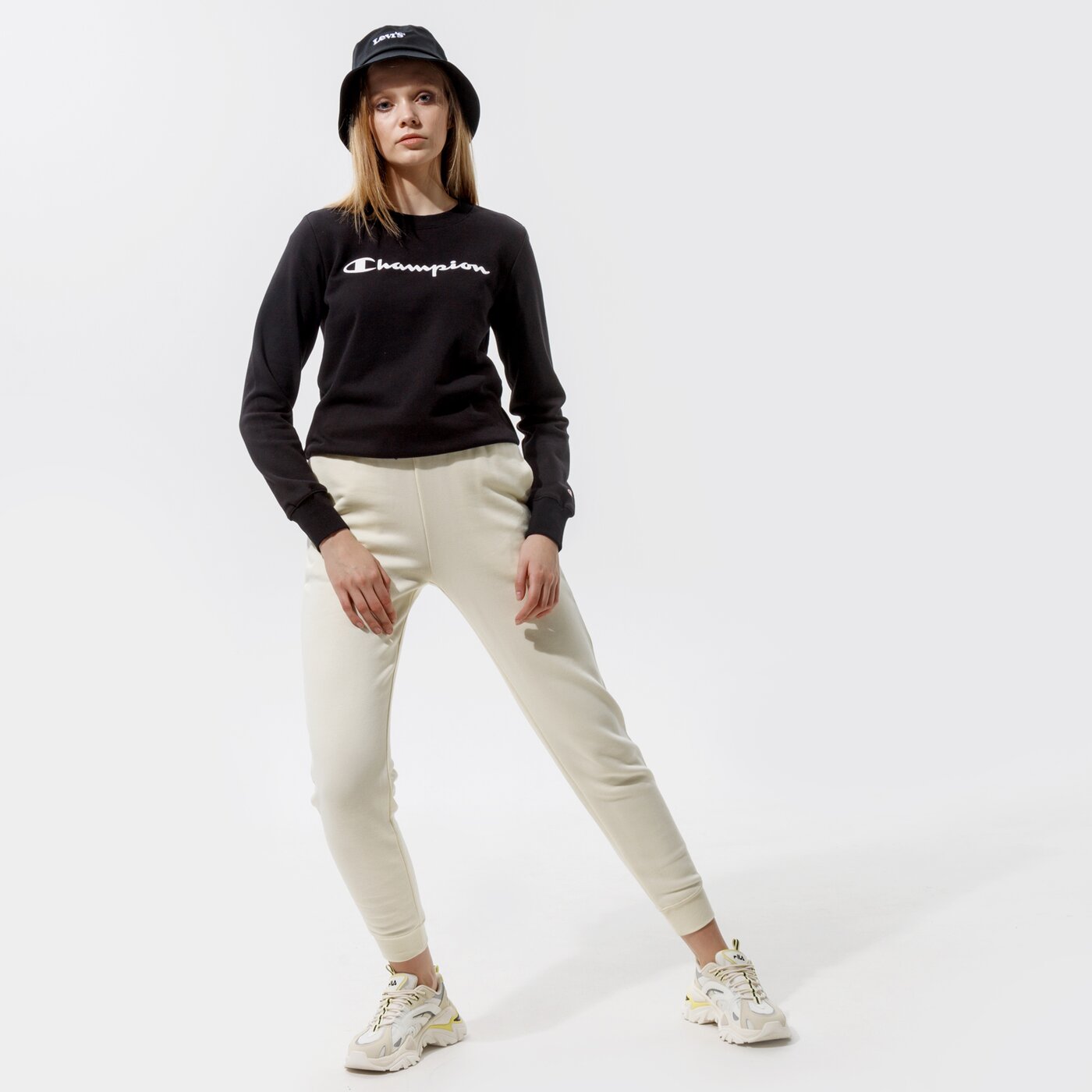 Дамски суичър CHAMPION СУИТЧЪР CREWNECK SWEATSHIRT 112585kk001 цвят черен