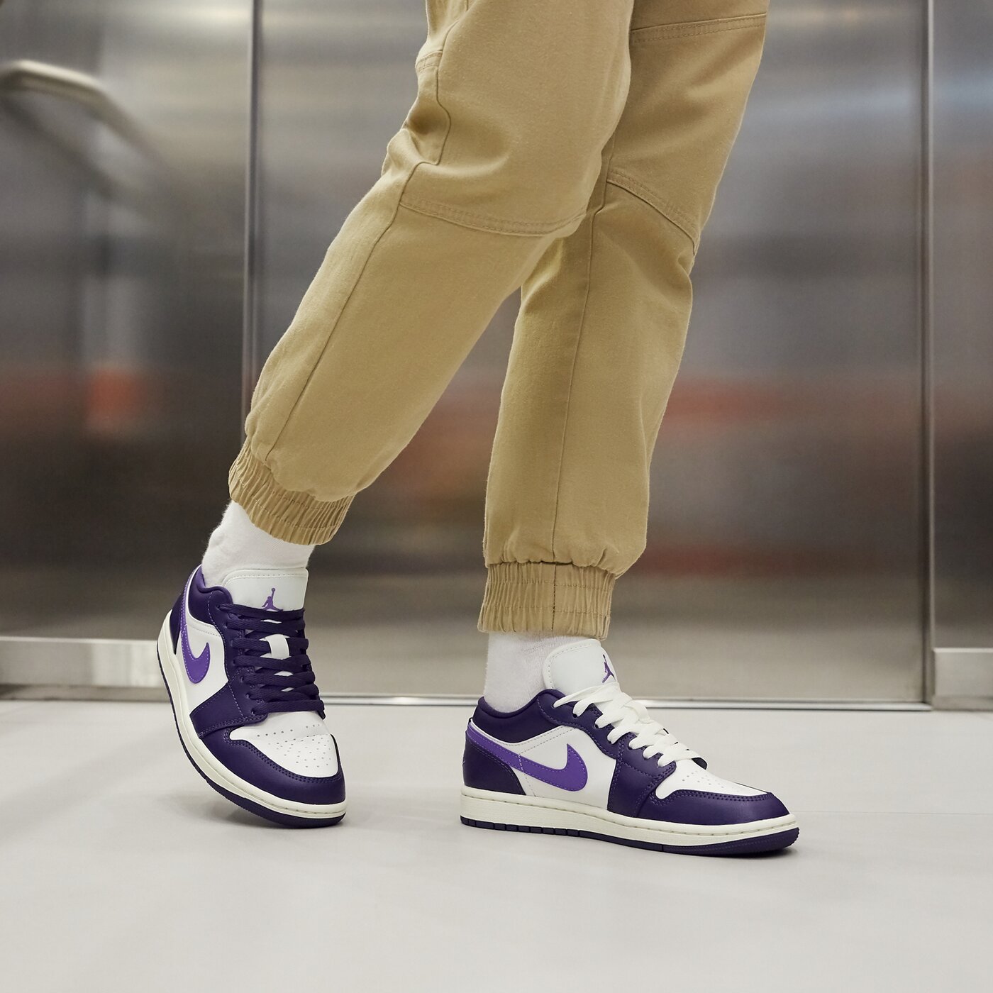 Дамски маратонки WMNS AIR JORDAN 1 LOW dc0774-502 цвят виолетов