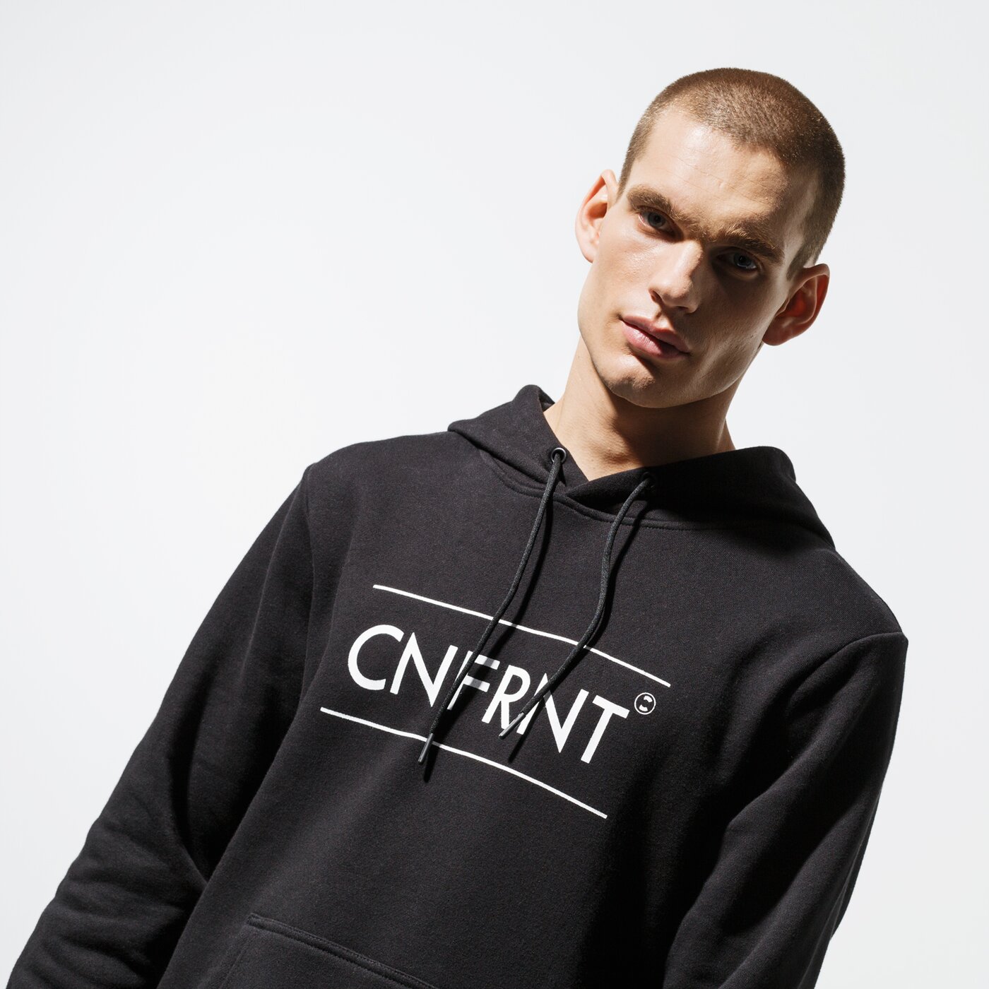 Мъжки суичър CONFRONT СУИТЧЪР ESSENTIAL BLK HOODY  cf39blm38003 цвят черен