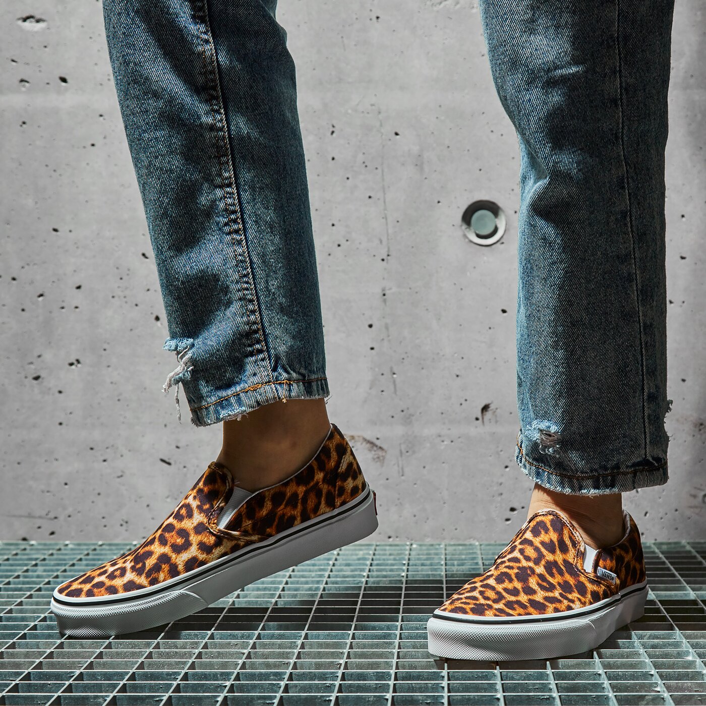 Дамски маратонки VANS UA CLASSIC SLIP-ON vn0a5ao83i61 цвят многоцветен