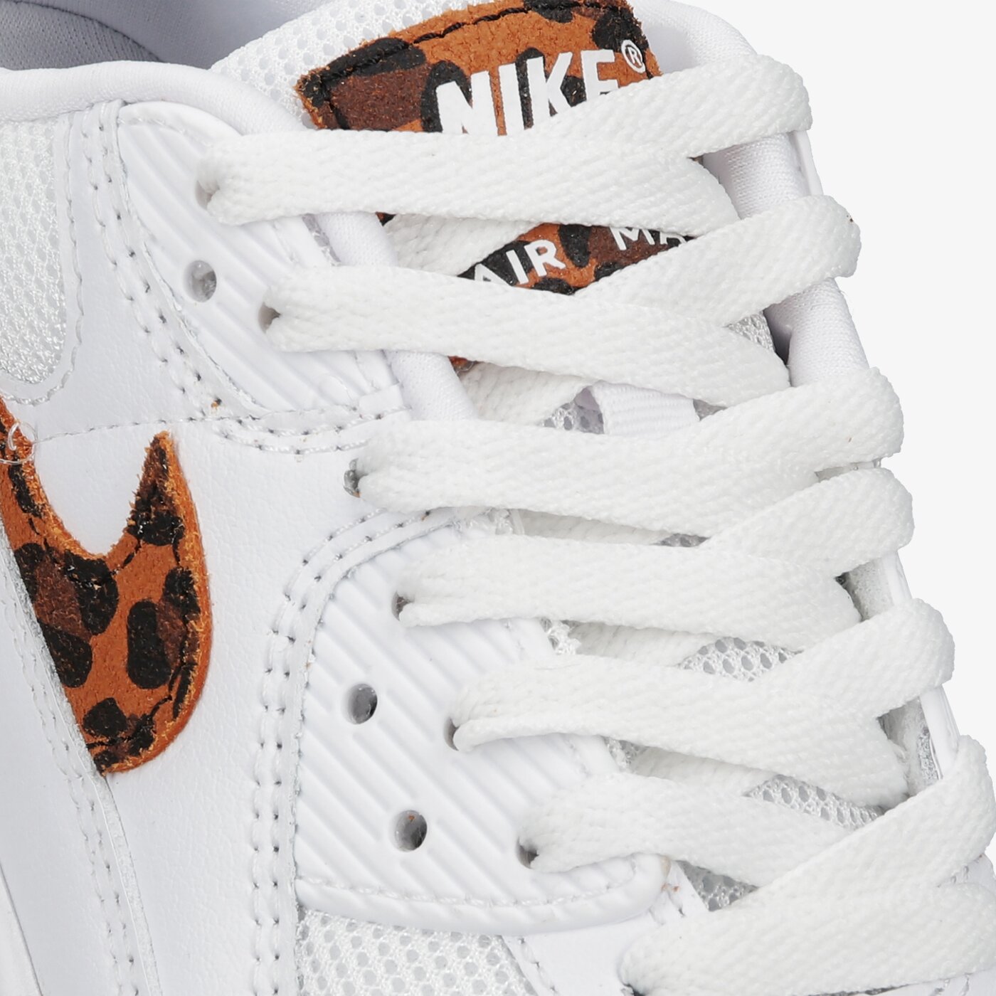 Дамски маратонки NIKE WMNS AIR MAX 90 AX dh4115-100 цвят бял