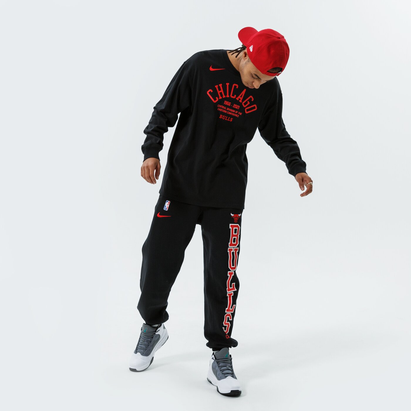 Мъжка тениска NIKE ТЕНИСКА CHI M NK CTS TM ELMNT LS TEE NBA da5891-010 цвят черен