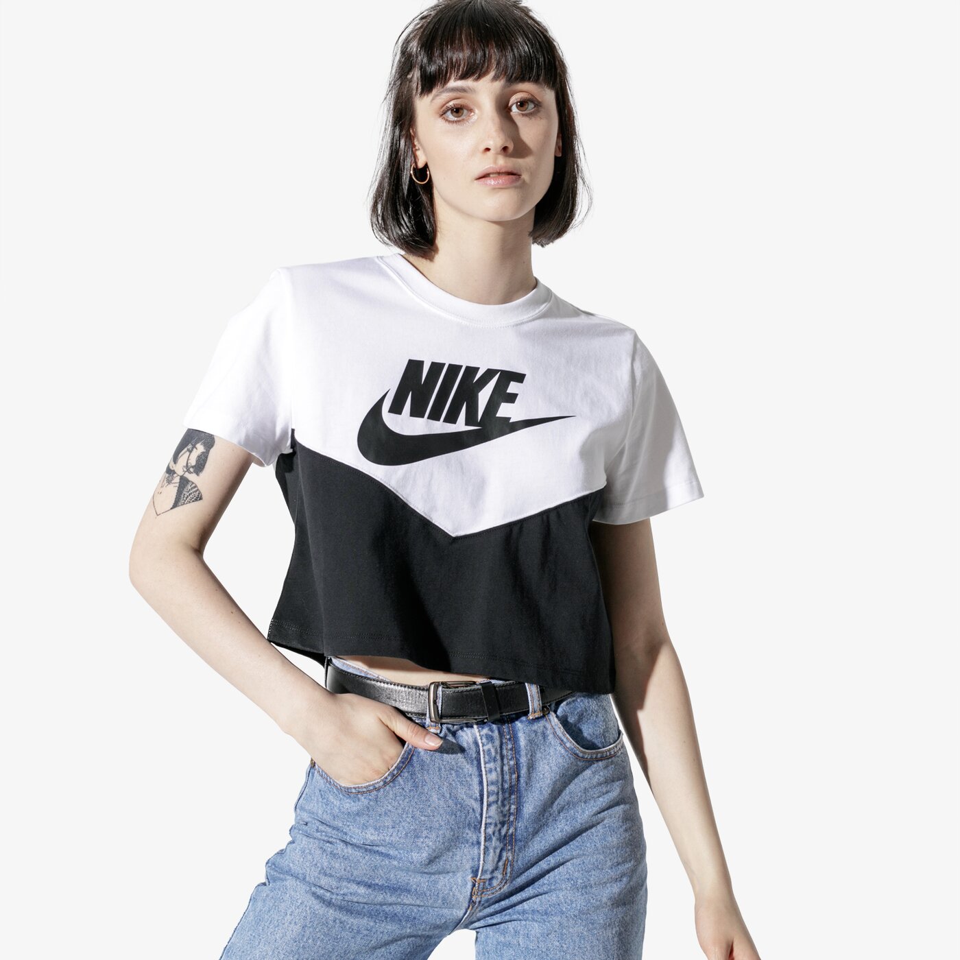 Дамска тениска NIKE ТОП W NSW HRTG ТОП SS ar2513-010 цвят бял