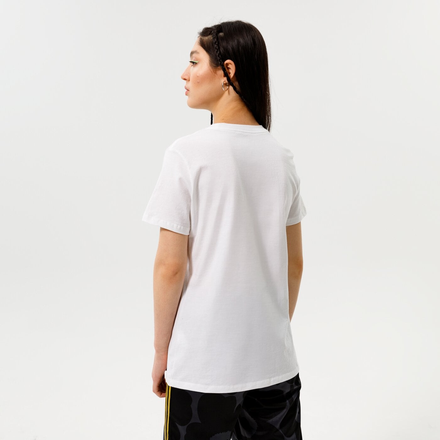 Дамска тениска NIKE ТЕНИСКА ESSENTIAL SHORT SLEEVE dn2393-100 цвят бял