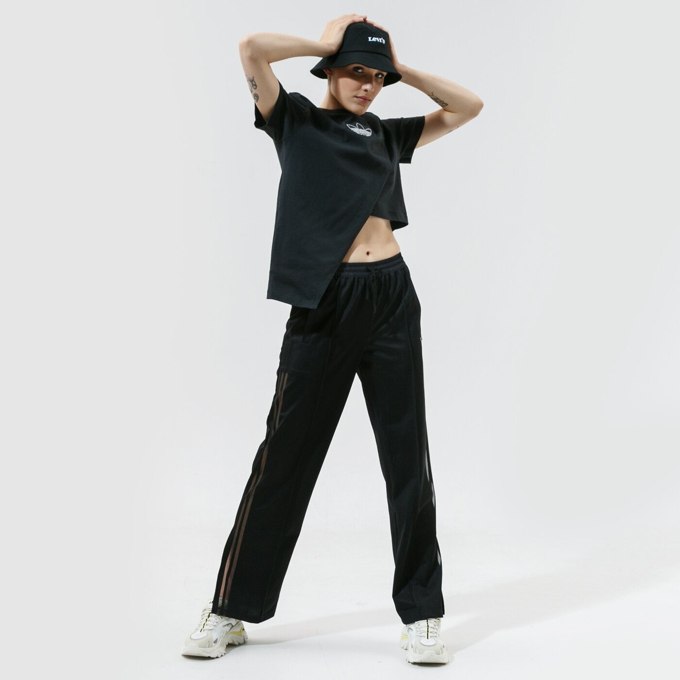 Дамска тениска ADIDAS ТЕНИСКА BOXY ТЕНИСКА gn3160 цвят черен