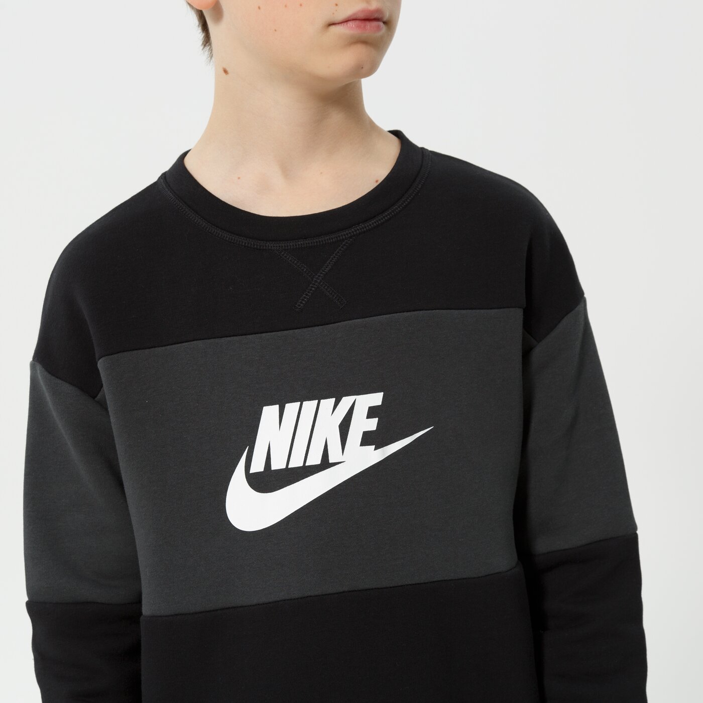 Детска тениска NIKE КОМПЛЕКТ K NSW FT CREW/SHORT TS BOY do6789-010 цвят черен