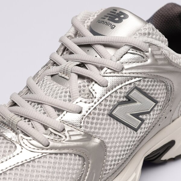 Дамски маратонки NEW BALANCE 530  mr530lg цвят сребърен