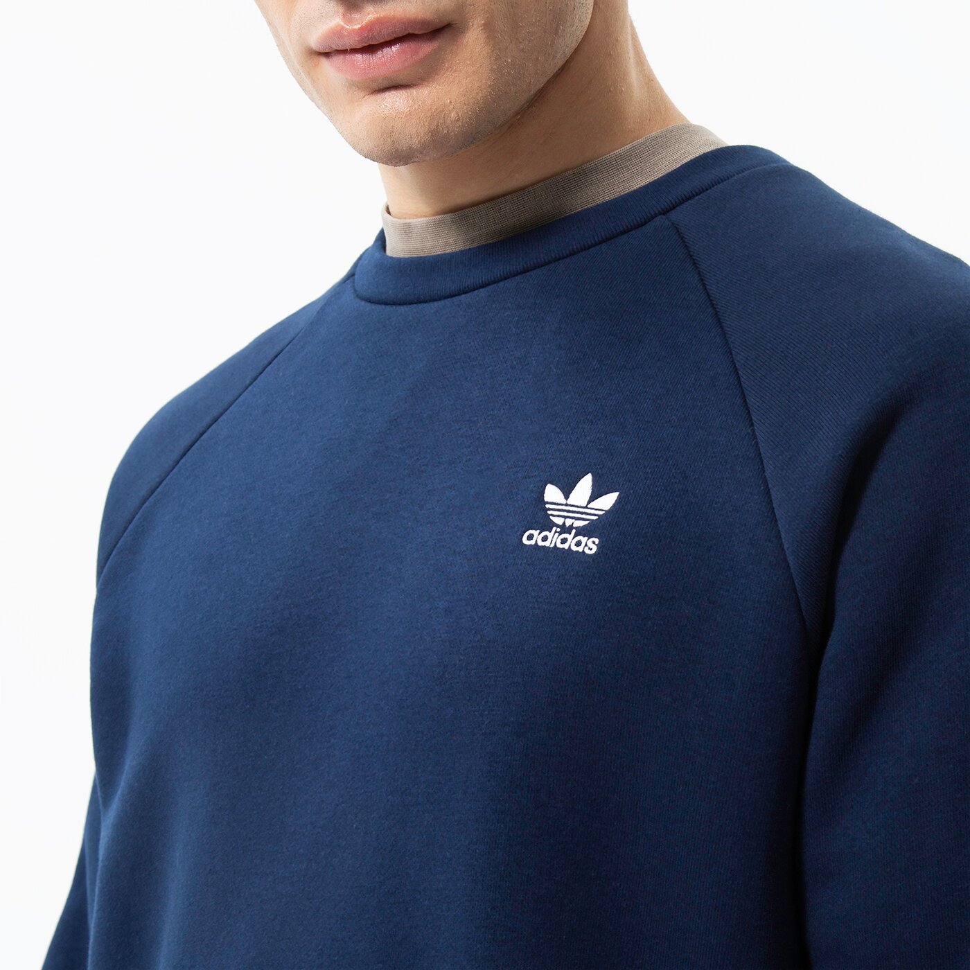Мъжки суичър ADIDAS СУИТЧЪР ESSENTIAL CREW hk0089 цвят тъмносин