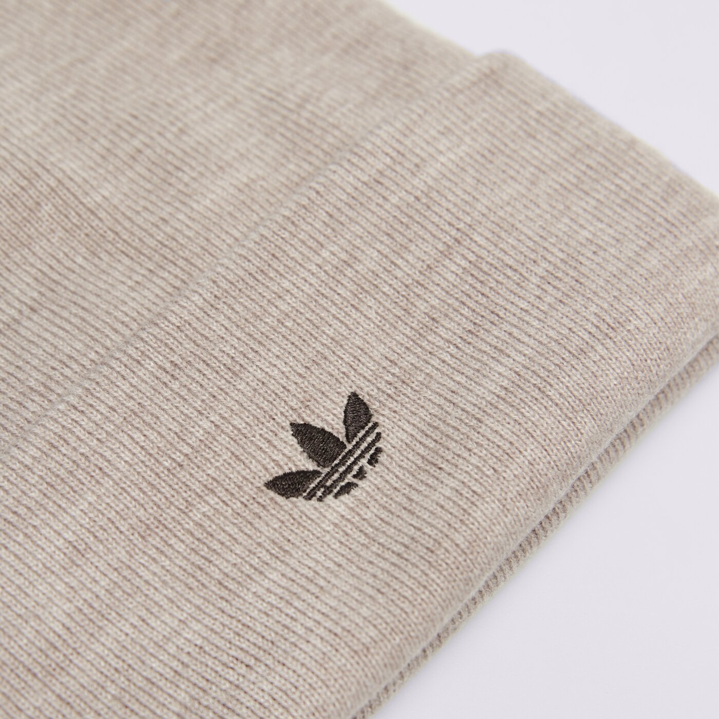 Дамска зимна шапка ADIDAS ШАПКА ADICOLOR CUFF B jw1116 цвят сив