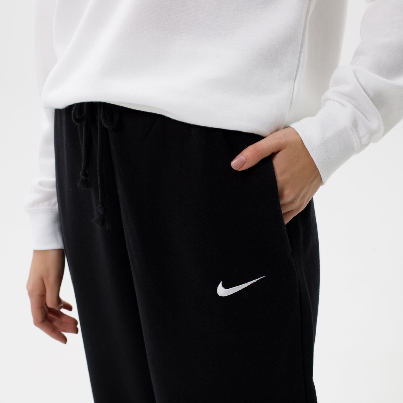 Дамски панталони NIKE ПАНТАЛОНИ W NSW ESSNTL FLC MR PNT CLCTN dd5636-010 цвят черен