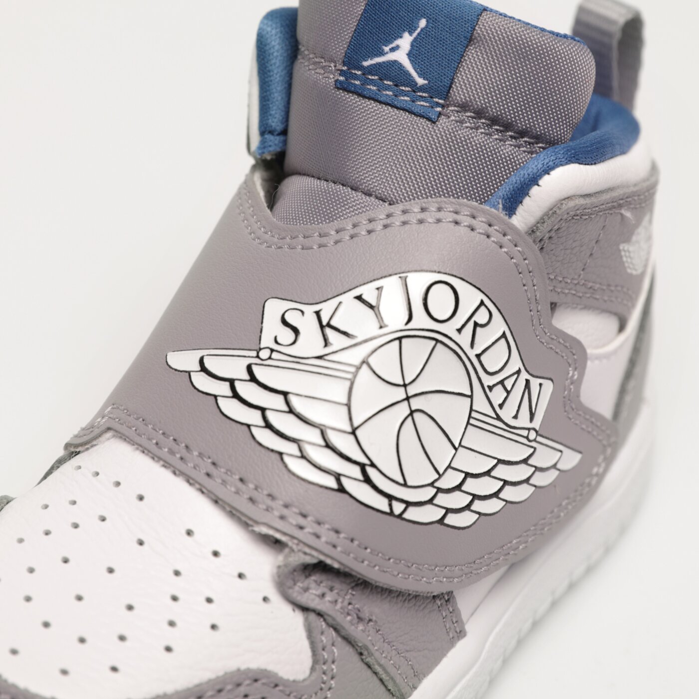 Детски маратонки SKY JORDAN 1  bq7196-014 цвят сив