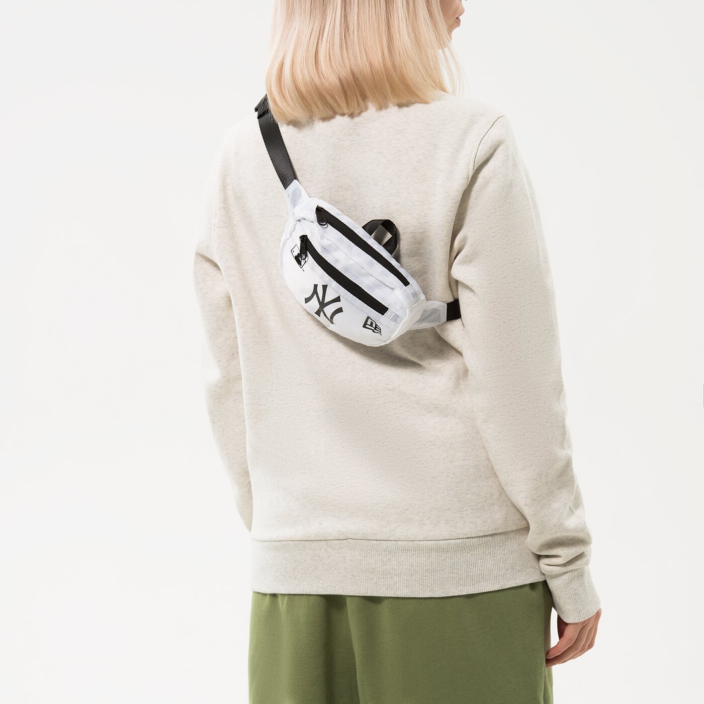 Дамска чанта за кръст NEW ERA ЧАНТА MLB MICRO WAIST BAG NYY WHT NEW YORK YANKEES W 60240079 цвят бял