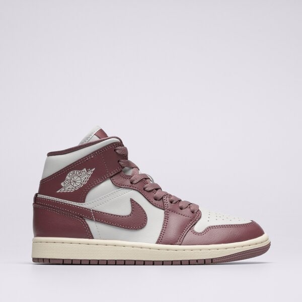 Дамски маратонки WMNS AIR JORDAN 1 MID bq6472-050 цвят розов