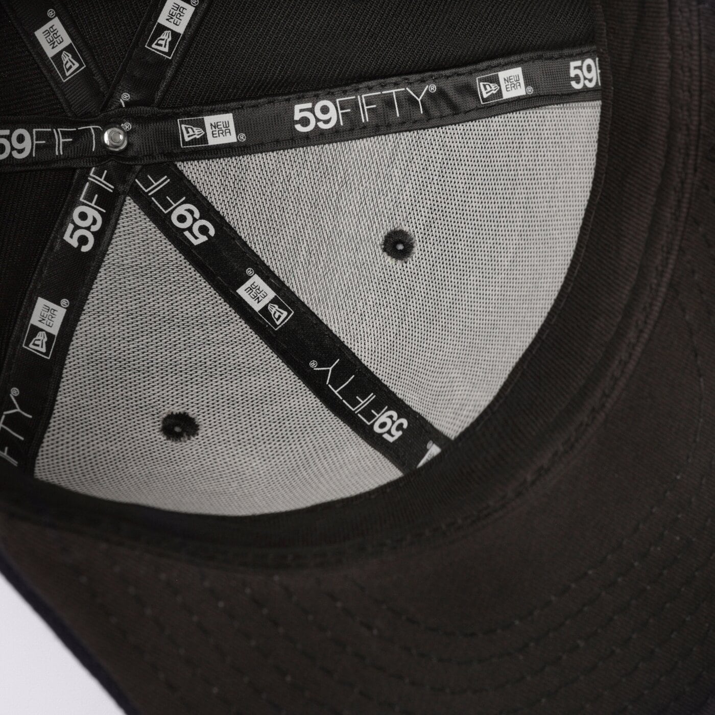 Дамска шапка с козирка NEW ERA ШАПКА BLACK ON BLACK NY YANKEES 10000103 цвят черен