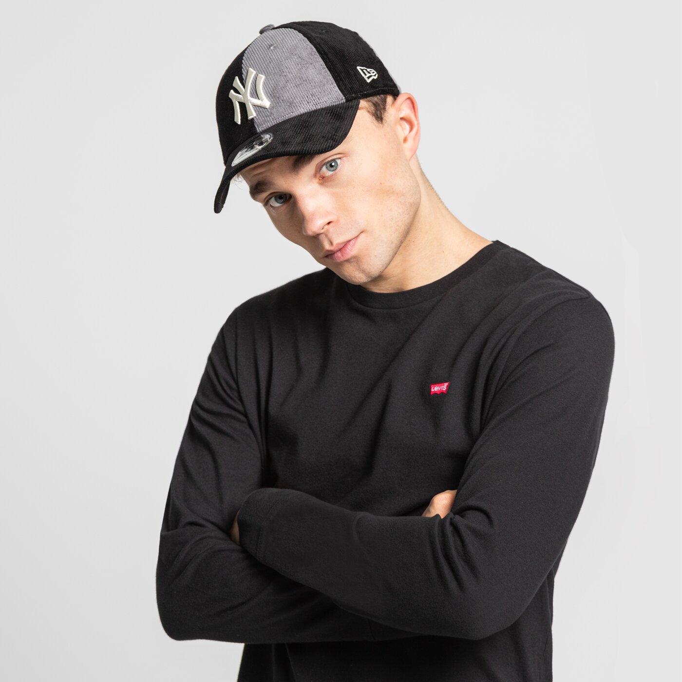 Мъжка шапка с козирка NEW ERA ШАПКА CORD 940 BLK NEW YORK YANKEES BLK 60222296 цвят черен