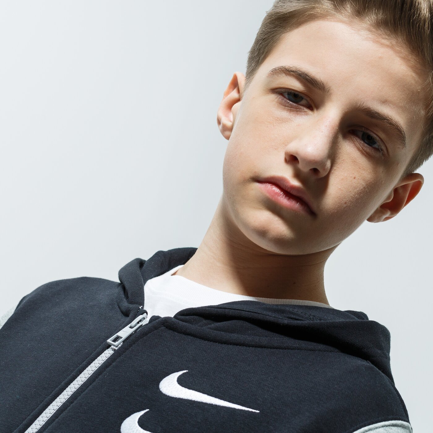 Детски суичър NIKE СУИТЧЪР С КАЧУЛКА SPORTSWEAR SWOOSH cu9206-063 цвят черен