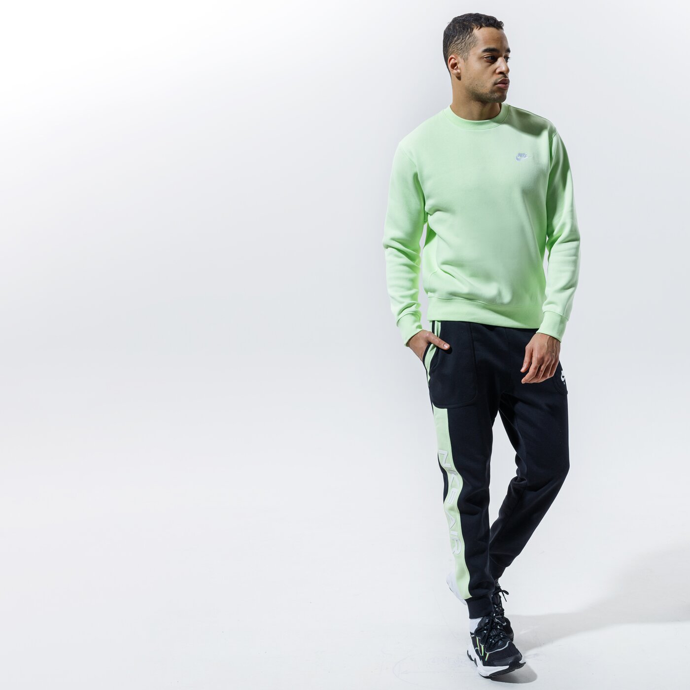 Мъжки суичър NIKE СУИТЧЪР SPORTSWEAR CLUB bv2662-383 цвят зелен