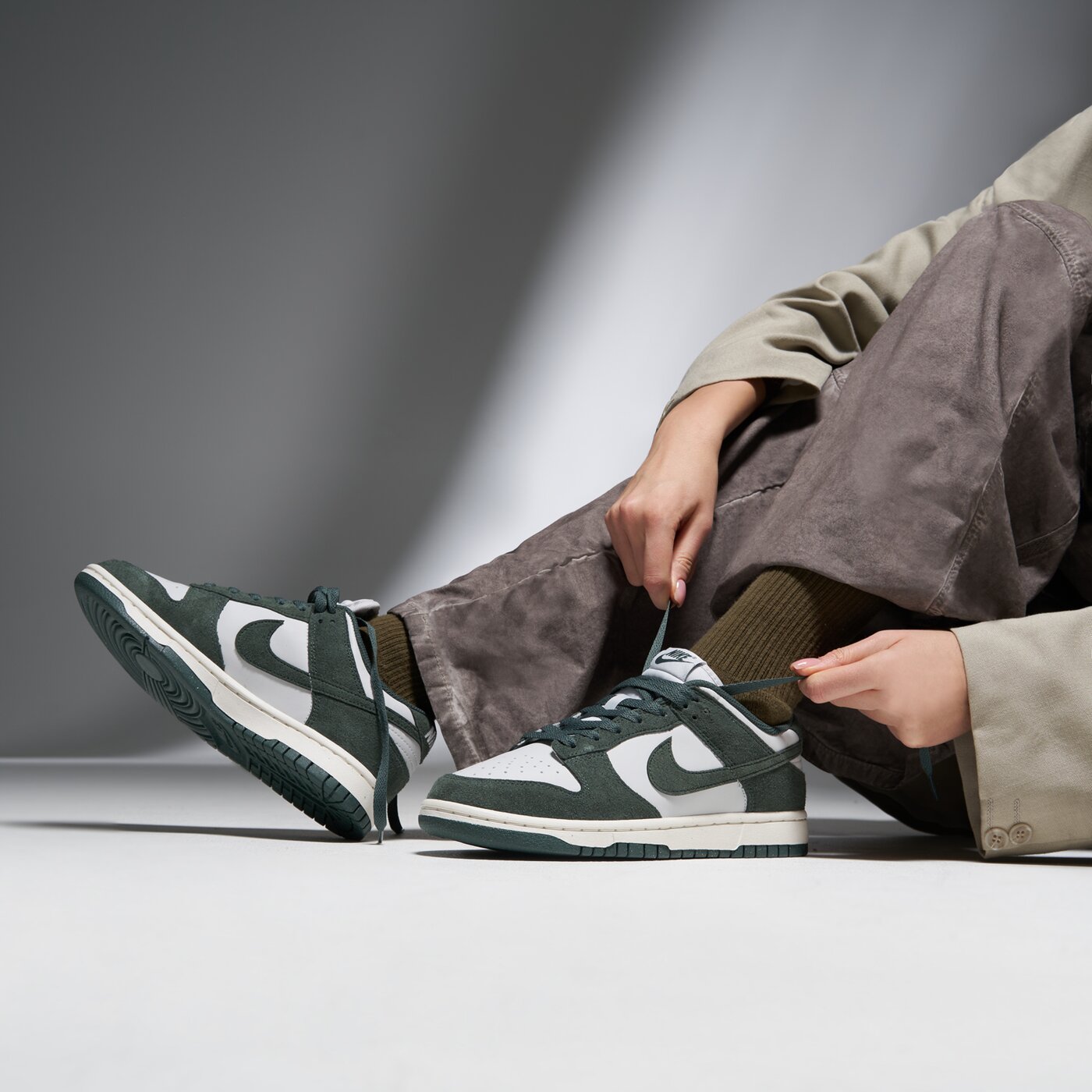 Дамски маратонки NIKE WMNS DUNK LOW hj7673-002 цвят сив