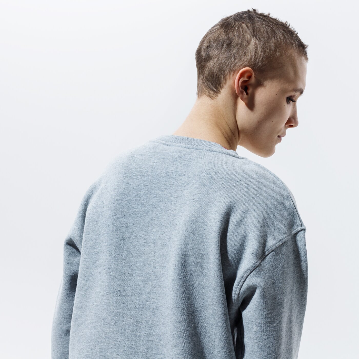 Дамски суичър LEVI'S СУИТЧЪР STANDARD CREW 24688-0000 цвят сив