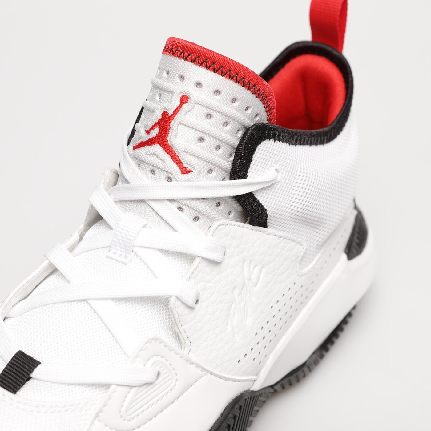 Мъжки маратонки JORDAN STAY LOYAL 2  dq8401-106 цвят бял