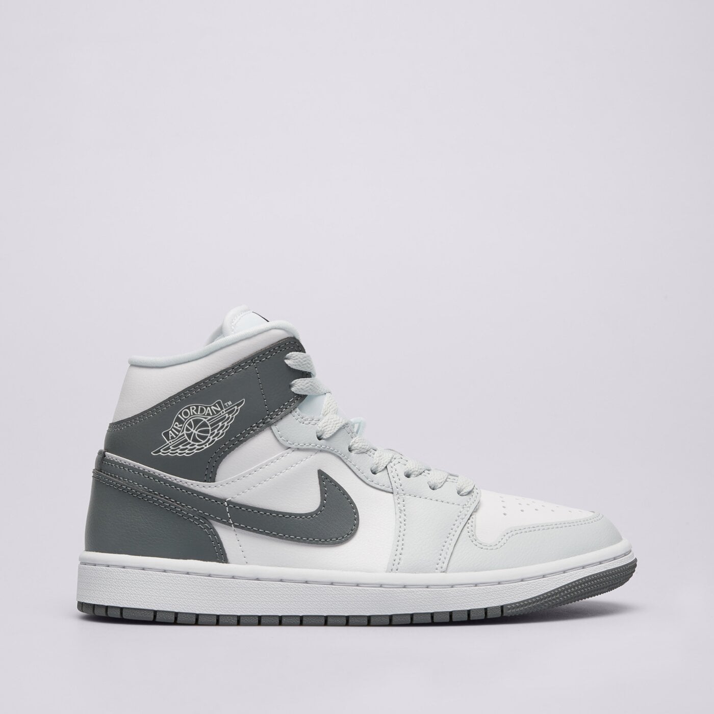 Дамски маратонки WMNS AIR JORDAN 1 MID bq6472-113 цвят бял