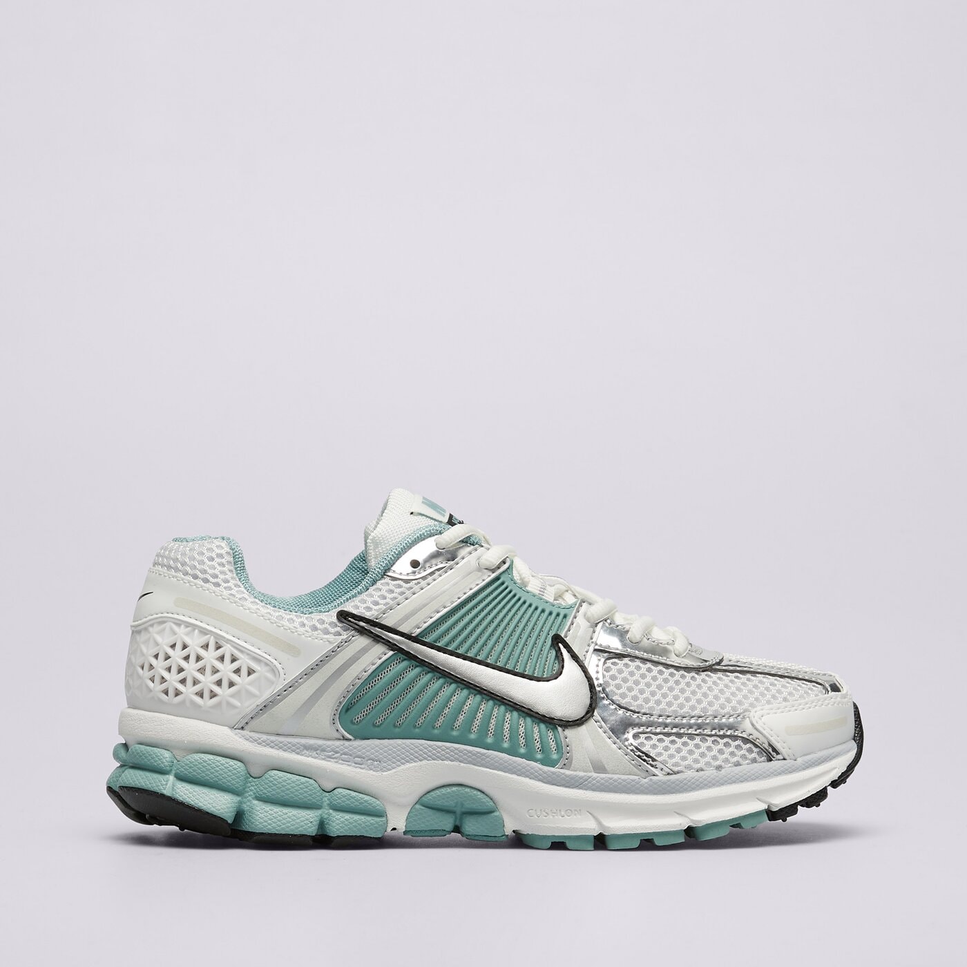 Дамски маратонки NIKE W ZOOM VOMERO 5 NEWS hf1877-101 цвят бял