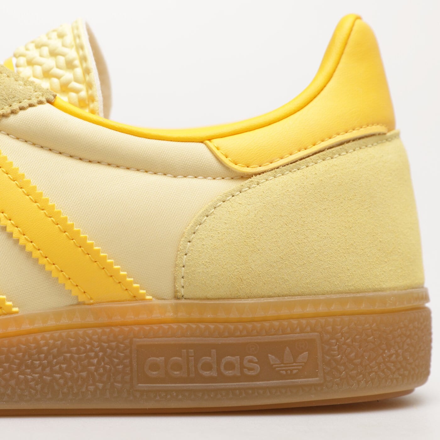 Мъжки маратонки ADIDAS HANDBALL SPEZIAL gy7407 цвят жълт